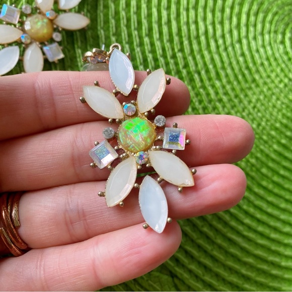 ✨ BOHO CREAM GOLD BEADED FLORAL CUSTOME JEWELRY EARRINGS! - Picture 5 of 10